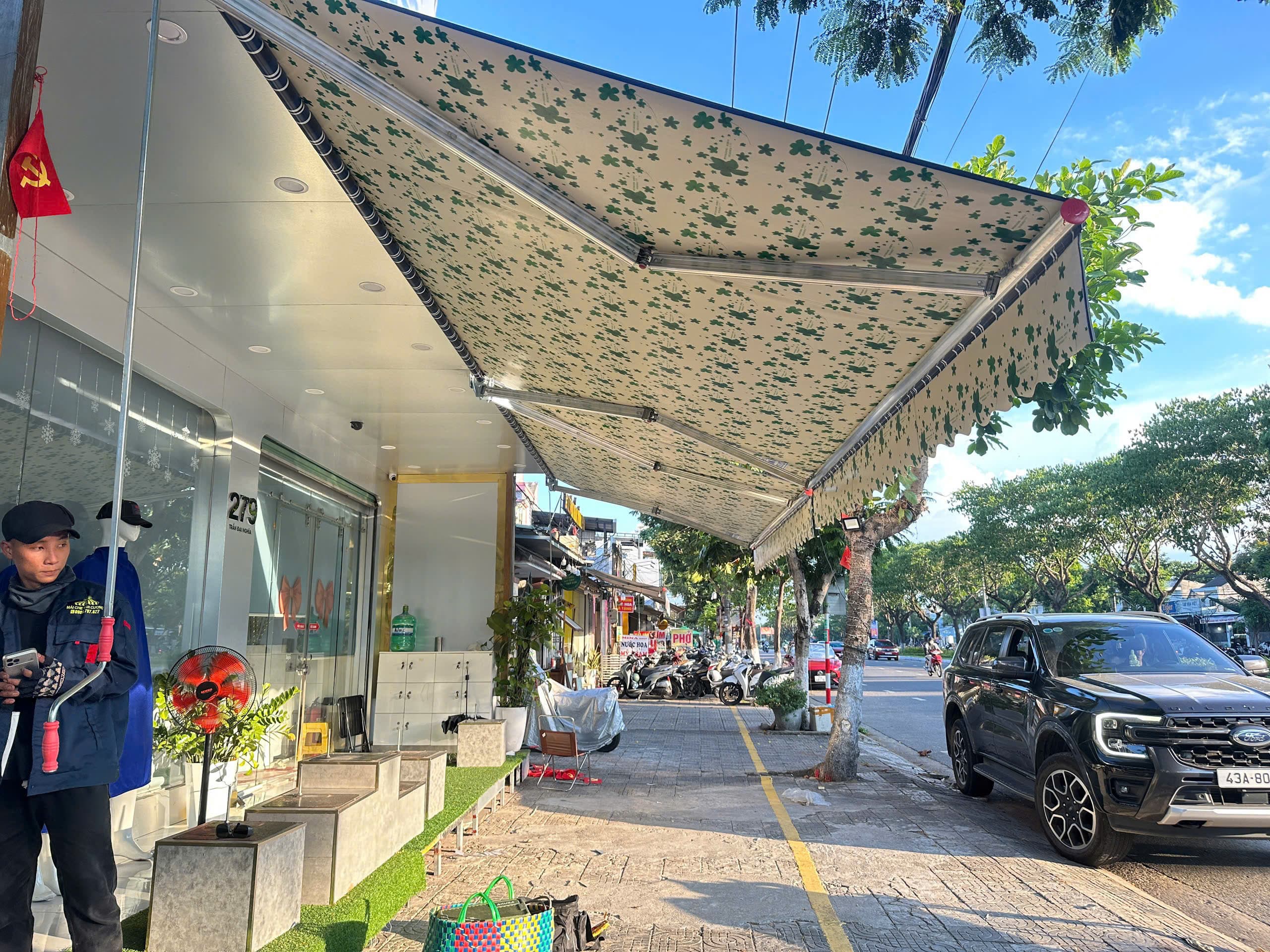 Mái hiên di động tay quay - ảnh 1